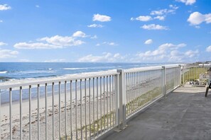 Beach - Beachfront Home, Pool Table, BBQ & Beach Access (St. Augustine)