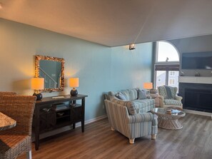 Smart TV, fireplace - NanDUCKet on the bay in DUCK, NC! (Kitty Hawk)