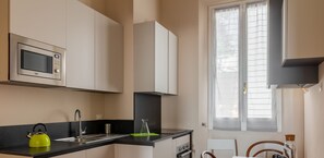 Fridge, microwave, oven, dishwasher