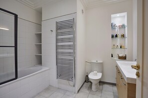 Apartment | Bathroom