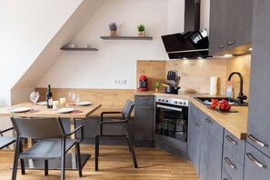 Refrigerador, horno, placa de cocina, lavavajillas