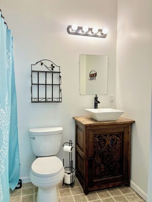 Bruser, hårtørrer, håndklæder, Sæbe