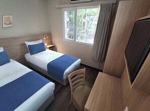 Twin Room | Free WiFi, bed sheets - Pacifico Hotel (Buenos Aires)