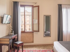 1 chambre, fer et planche à repasser, accès au Wi-Fi (inclus)