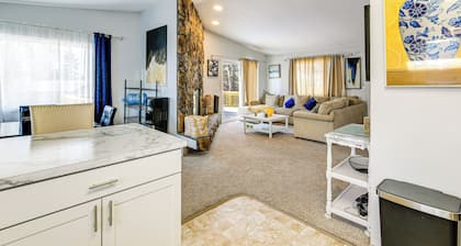 3 Mi to Dtwn: Apt w/ Shared Sauna in Anchorage