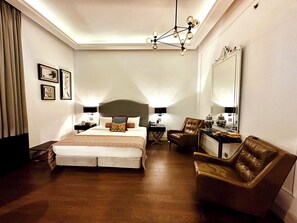 Minibar, in-room safe, desk, blackout drapes - The Nishat Hotel Gulberg (Lahore)