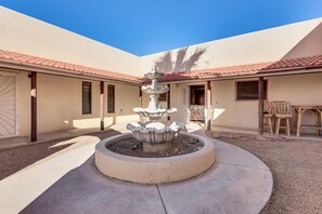 Interior - Desert Retreat in Golden Valley: Courtyard & Views (Golden Valley)