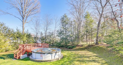 Pool, Deck & Grill: Spacious Apt in Naugatuck!