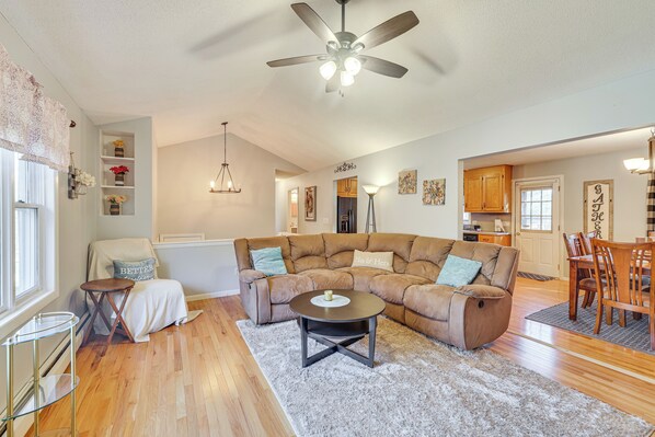 Apartment (3 Bedrooms) | Interior - Pool, Deck & Grill: Spacious Apt in Naugatuck! (Naugatuck)
