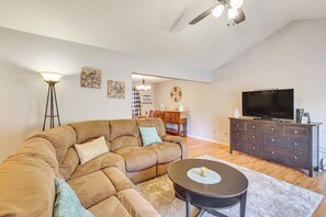 Interior - Pool, Deck & Grill: Spacious Apt in Naugatuck! (Naugatuck)