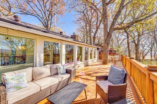 1 Mi to Dtwn Fayetteville: Home w/ Fenced Yard