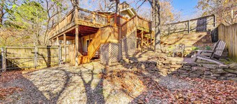 1 Mi to Dtwn Fayetteville: Home w/ Fenced Yard