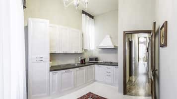 Frigorifero, microonde, lavastoviglie, tostapane