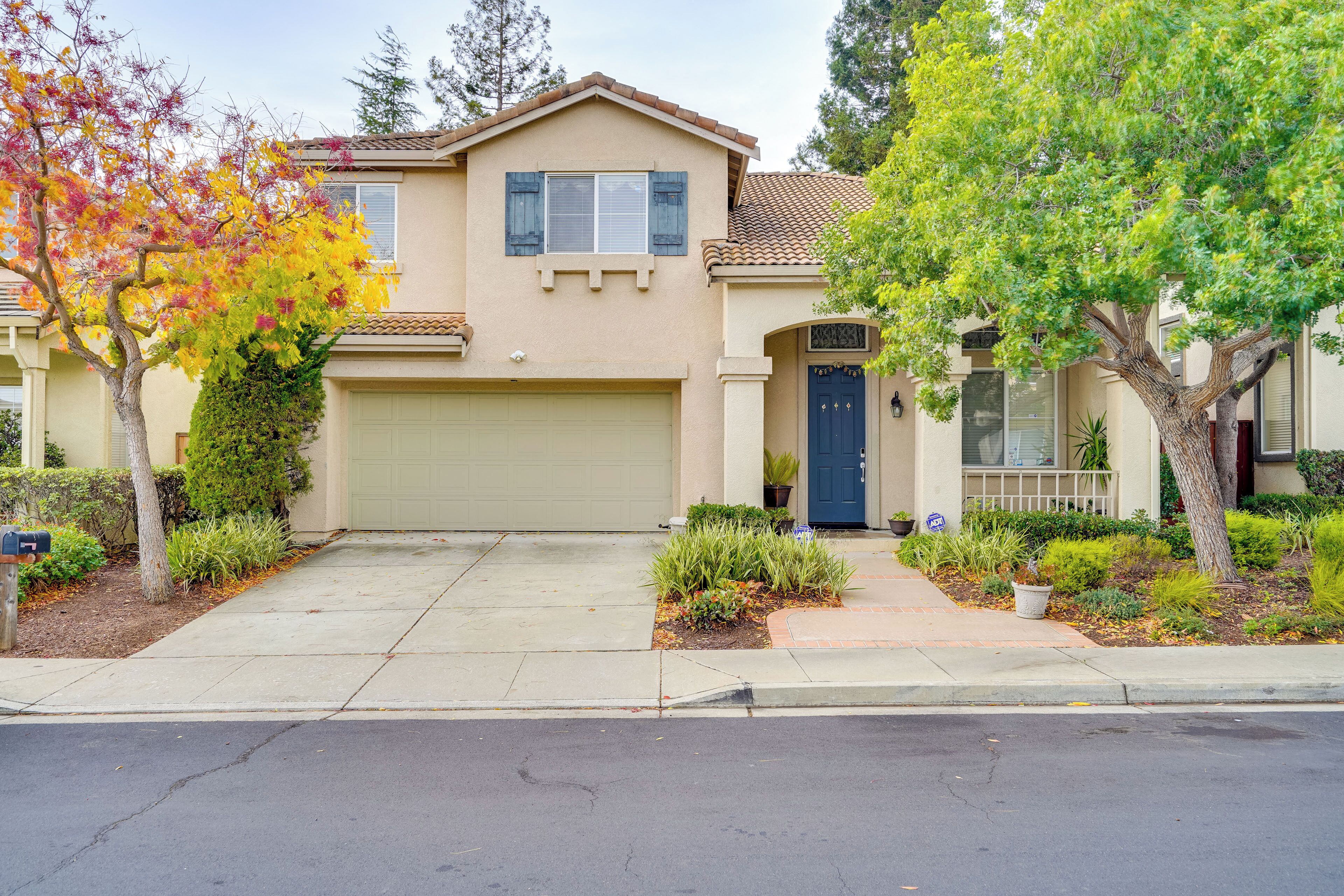 House (4 Bedrooms) | Front of property