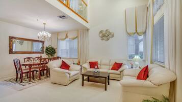 House (4 Bedrooms) | Interior