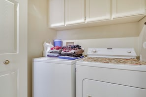 House (4 Bedrooms) | Interior - Centrally Located Home w/ Yard in Hayward! (Hayward)