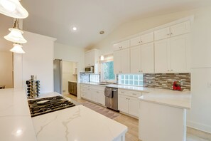 House (3 Bedrooms) | Interior - Holland Home: Walk to the Beach! (Holland)