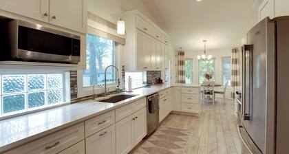 Holland Home: Walk to the Beach!