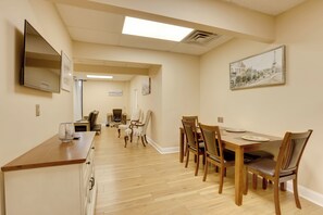 Interior - Birmingham Apt: 2 Mi to UAB Campus (Birmingham)