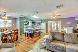House (3 Bedrooms) | Interior