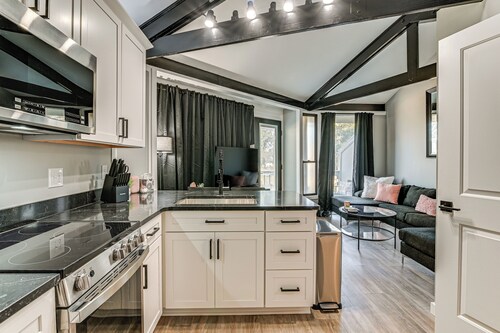 7 Mi to Ocean: Myrtle Beach Condo w/ Deck