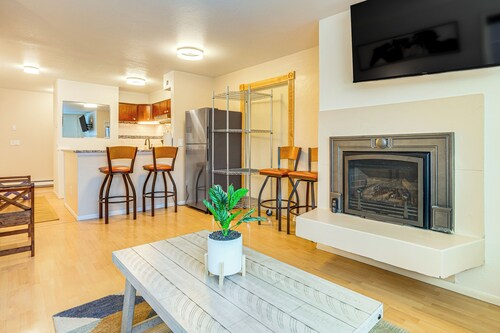 1 Mi to Dtwn: Cozy Condo in Anchorage!
