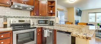 1 Mi to Dtwn: Cozy Condo in Anchorage!
