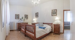 Iron/ironing board, free WiFi, bed sheets