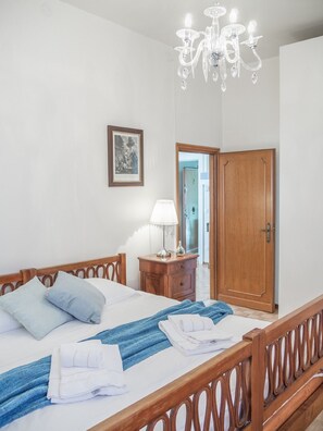 1 chambre, fer et planche Ă repasser, Wi-Fi gratuit, draps fournis