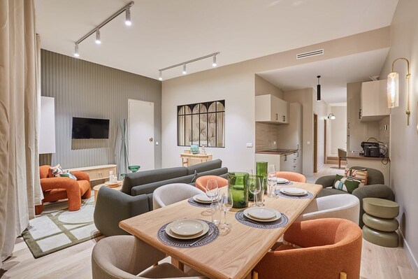 Apartment | Dining
