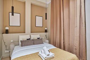 Departamento | Espacio para trabajar con laptop y tabla de planchar con plancha 