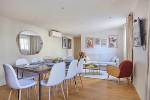 Apartment | Dining - Superb Apartment 2 Bedrooms Center of Paris (Paris)