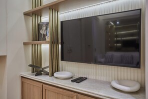 Apartment | Interior - New/suite Air-conditioned Opera/louvre/ 2 Bedrooms (Paris)
