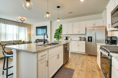 Modern Townhome w/ Private Yard in Kernersville!