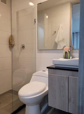 Toallas, jabón, papel de baño