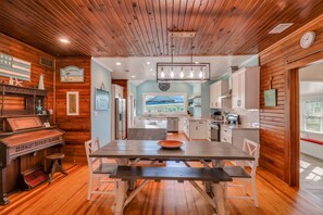 Dining - Pet-Friendly Beach Oasis Steps to Oceanfront + Restaurants by Tybee Cottages (Tybee Island)