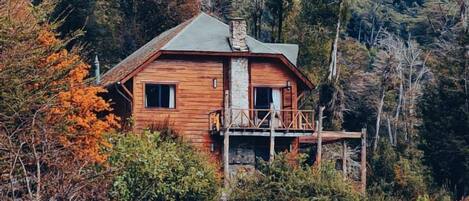 Vista frontal de la propiedad