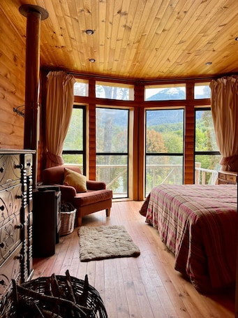 Blackout drapes, iron/ironing board, free WiFi, bed sheets