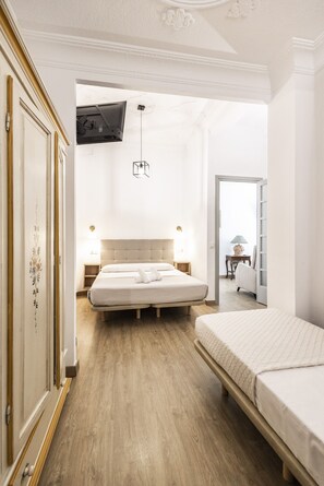 1 bedroom, iron/ironing board, travel cot, free WiFi