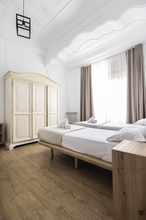 2 slaapkamers, een strijkplank/strijkijzer, reisbedje, gratis wifi