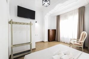 2 室のベッドルーム、アイロン / アイロン台、旅行用ベビーベッド、WiFi (無料)