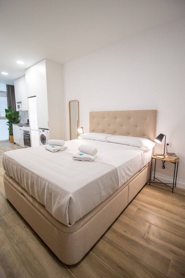 Bügeleisen/Bügelbrett, kostenloses WLAN, Bettwäsche