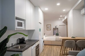 アイロン / アイロン台、WiFi (無料)、ベッドシーツ