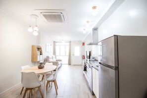 Kühlschrank, Mikrowelle, Ofen, Geschirrspüler