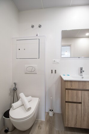 Dusche, Haartrockner, Handtücher