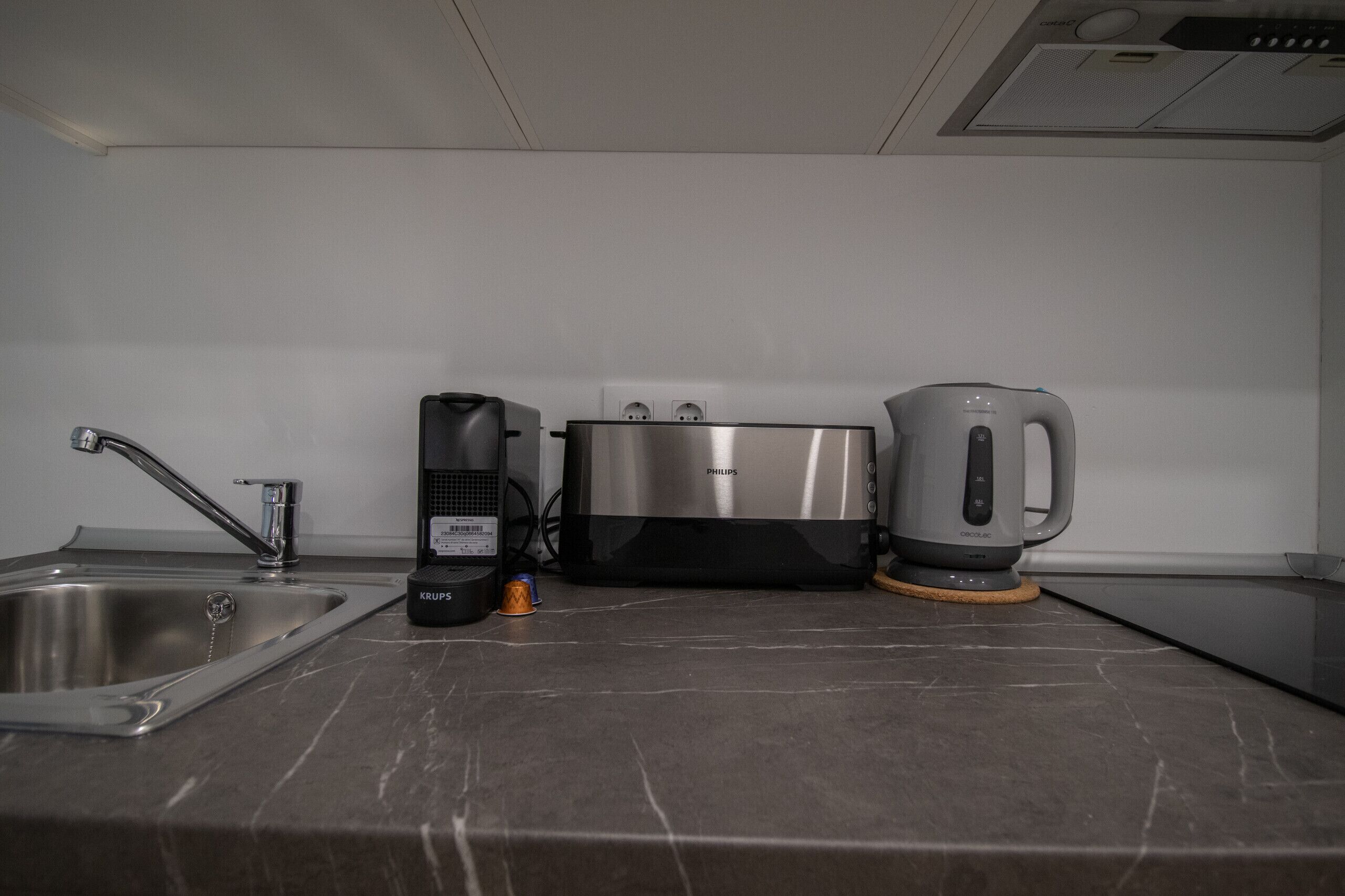 Kylskåp, mikrovågsugn, ugn och diskmaskin