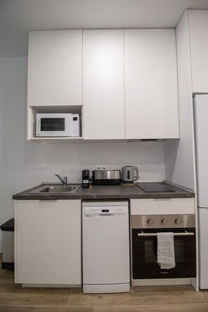 Réfrigérateur, micro-ondes, four, lave-vaisselle