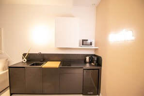 Kjøleskap, mikrobølgeovn, ovn og oppvaskmaskin