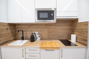 雪櫃、微波爐、洗碗機、咖啡機/沖茶器