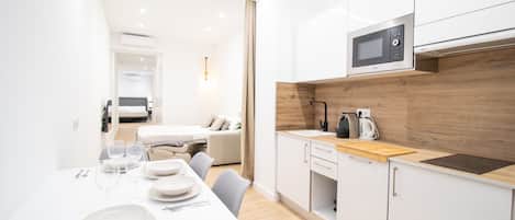 Fridge, microwave, dishwasher, coffee/tea maker